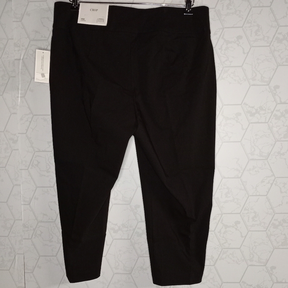 Christopher & Banks Signature Slimming Luxe crops - Picture 13 of 15